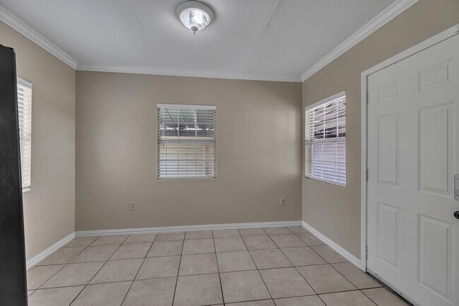 Building Photo - 401 Magnolia St