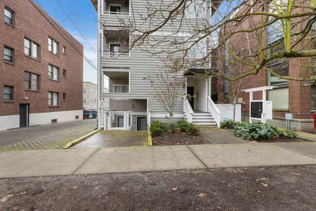 Building Photo - Modern 1BR Apartment in Prime Queen Anne L...