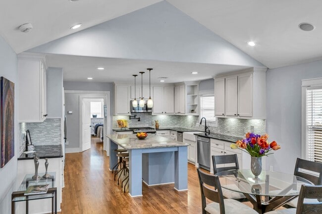 Building Photo - 509 Vincent St