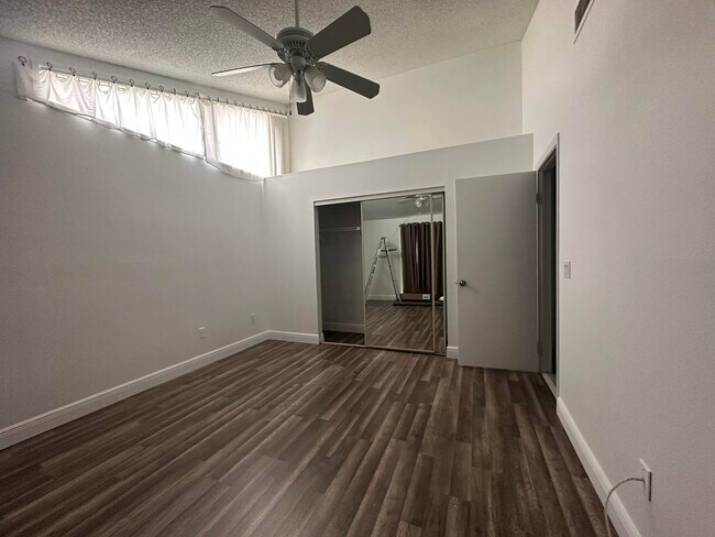 Building Photo - 5365 Eagle Lake Dr