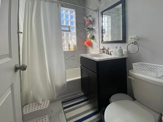 Building Photo - 5354 W Byron St