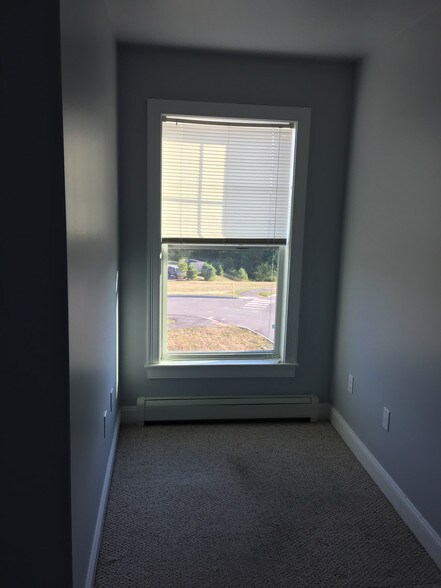 Space for desk in master bedroom - 14 Heron Cove Dr