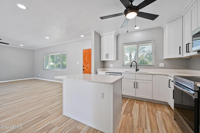 Building Photo - 1226 W Rancho Dr