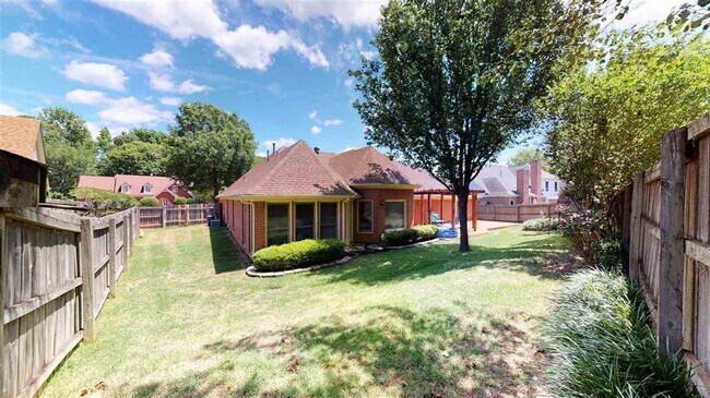 Building Photo - 605 Alexandria Dr