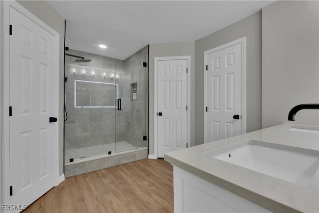 Building Photo - 2004 SW 30th St