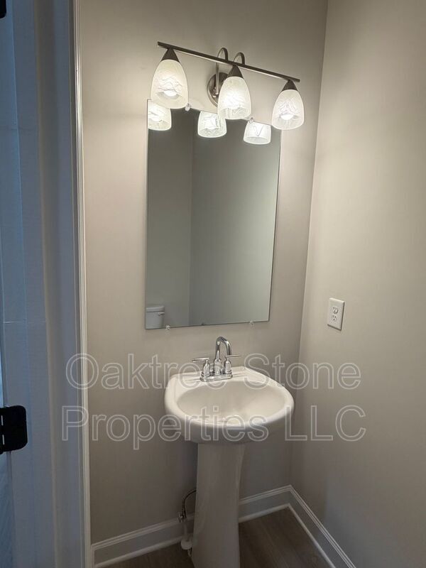 Building Photo - 1996 Main St NW