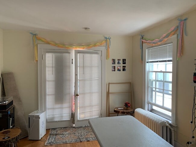 Building Photo - 143 Lathrop St