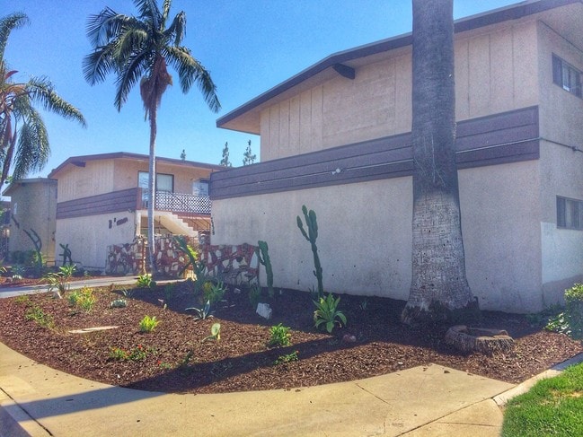 Building Photo - The Bahamas Apartments