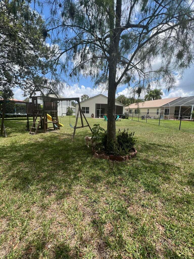 Building Photo - 180 Seminole Lakes Dr