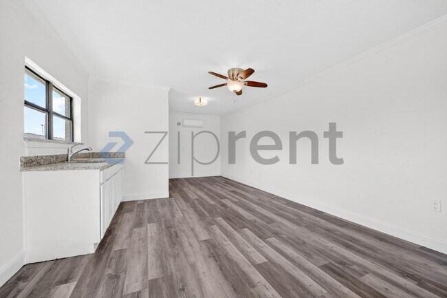 Building Photo - 3901 High Rd