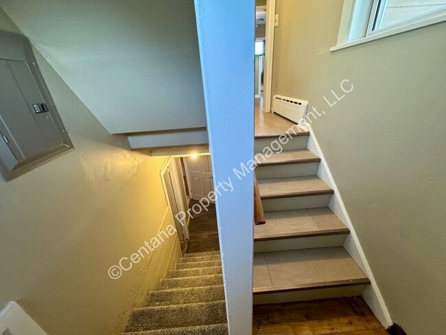 Building Photo - Semi-Furnished 5 bed 2 bath with large fenced yard for rent!