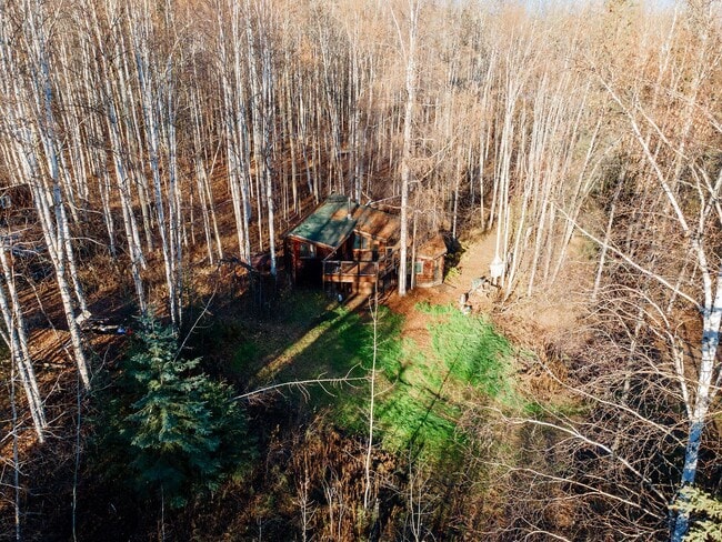 Building Photo - Cozy 2 Bedroom, 1 Bath, With a great Locat...