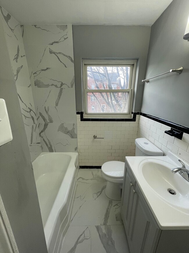 Building Photo - OLDHAM 2