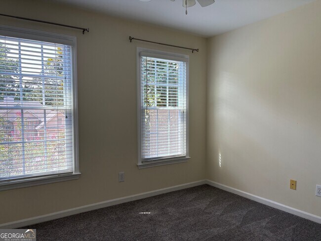 Building Photo - 6221 Woodlore Dr NW