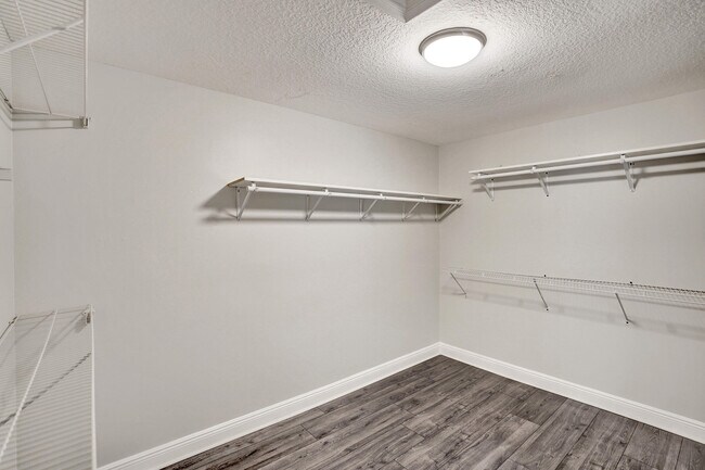 Building Photo - 2804 Shaughnessy Dr