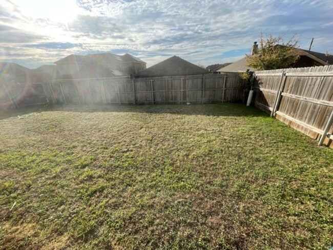 Building Photo - Spacious Home in Burleson ISD