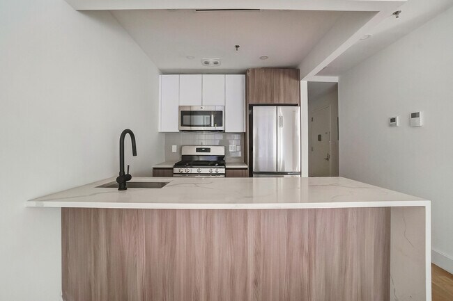 Building Photo - 2155 Caton Ave