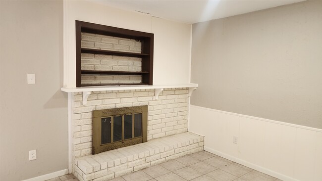 Building Photo - 2815 Quail Valley E Dr