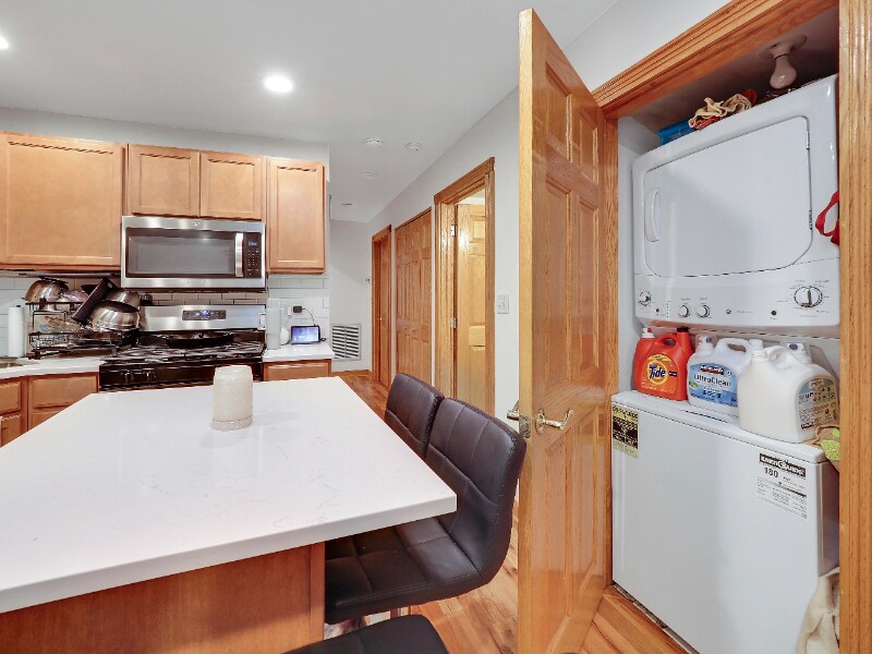 Building Photo - 2425 N Greenview Ave