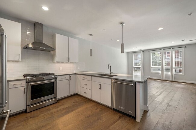 Building Photo - Professionally Managed // 2 bedroom 2 bathroom Modern Condo//  Adams Morgan// Parking Included!