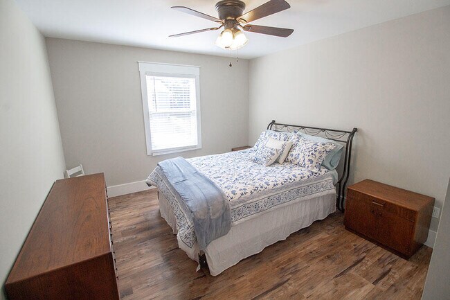 Building Photo - 3104 Oak Lawn Dr