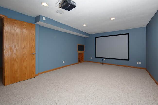 Building Photo - 5831 Belle Ave