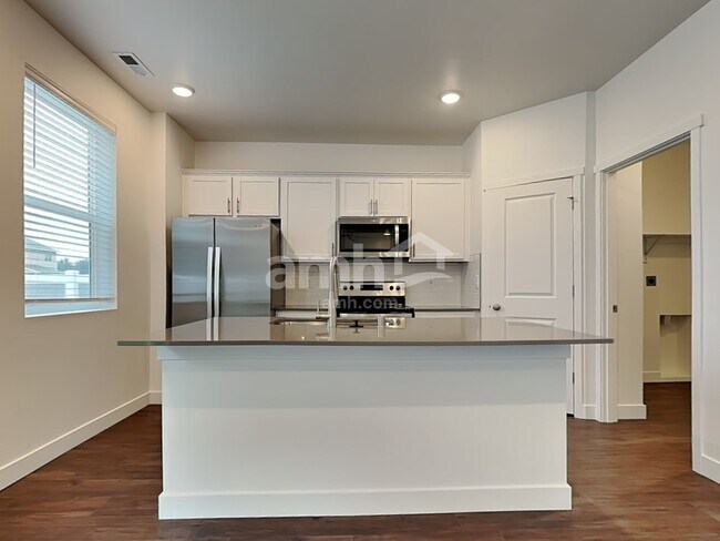 Building Photo - 7921 Selah St SW