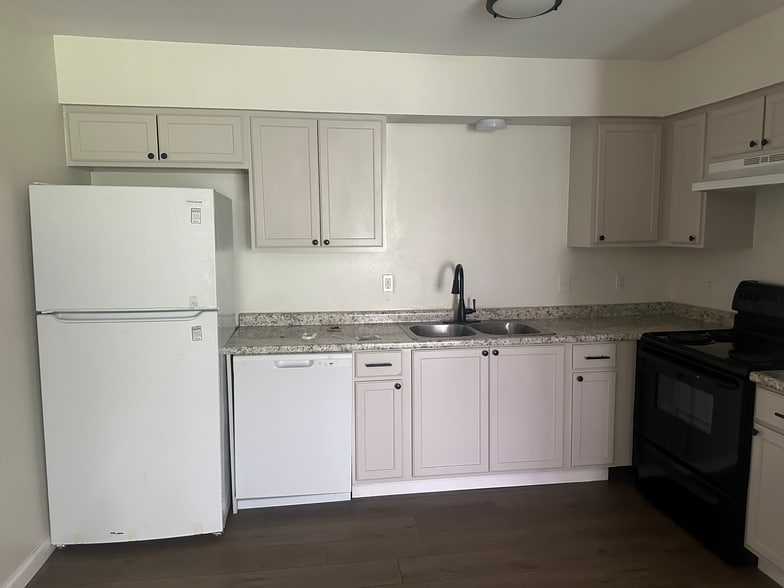 Building Photo - 44166 Simpson Pl