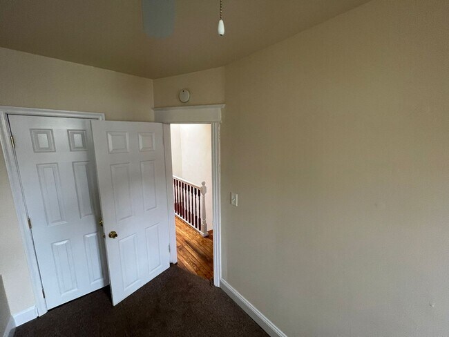 Building Photo - Stunning Newly Renovated 2 Bedroom 1.5 Bathroom