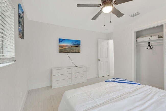 Building Photo - 3837 NE Melba Dr