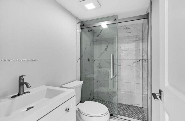 Building Photo - 1740 NW N River Dr