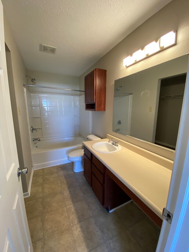 Master Bath - 7934 Wildwood Farms Ln