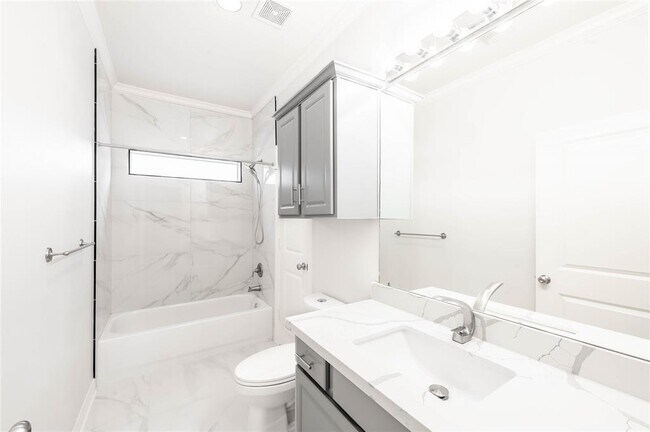 Building Photo - 643 Hartman St