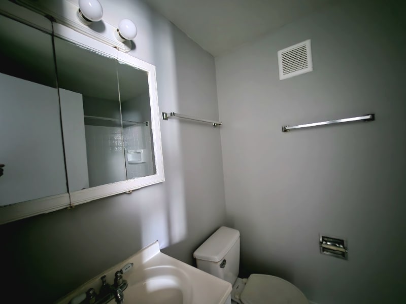 Building Photo - 474 W 14th Pl