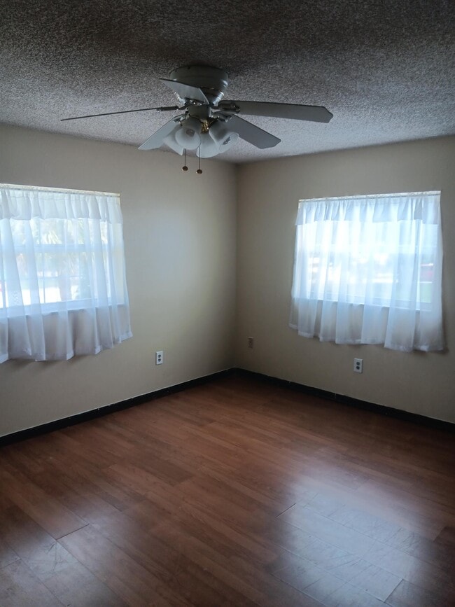 Building Photo - 2321 Irlo Dr