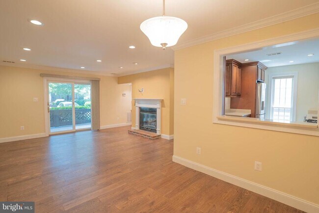 Building Photo - 10039 Oakton Terrace Rd