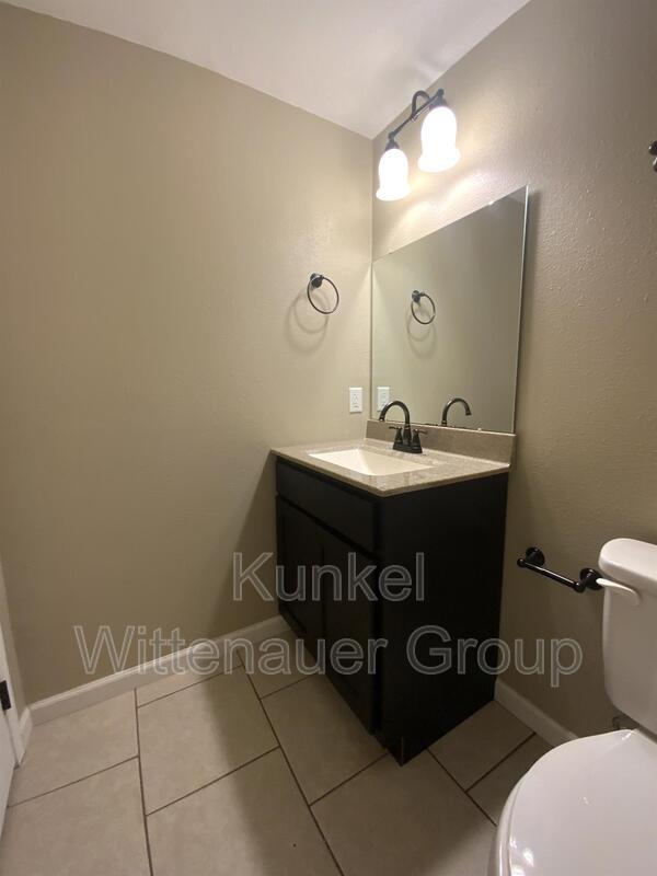Building Photo - 108 Meadowcrest Dr