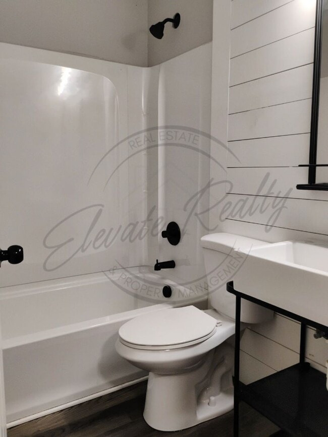 Building Photo - Two Bedroom Updated Ranch Duplex in North ...