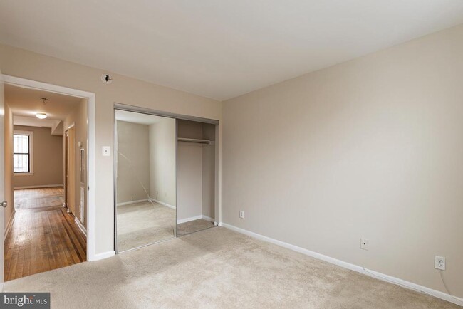Building Photo - 2706 Ontario Rd NW