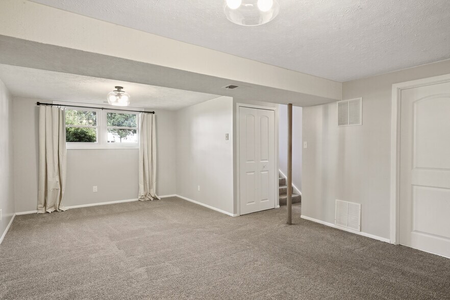 Building Photo - 7118 S 33rd St