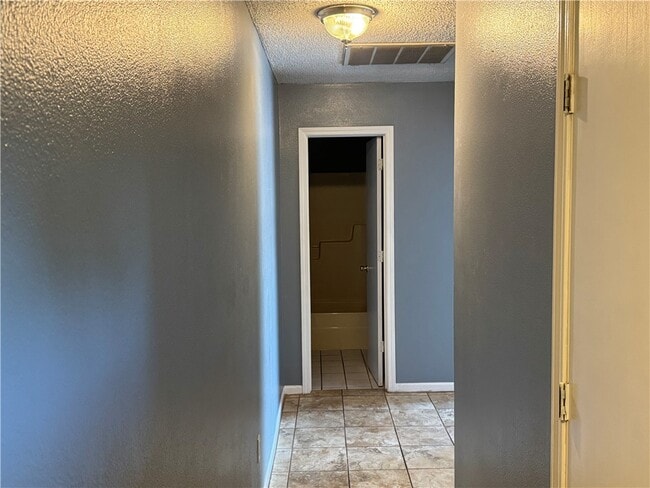 Building Photo - 1114 A Mockingbird Ln