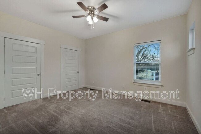 Building Photo - 123 Berry St