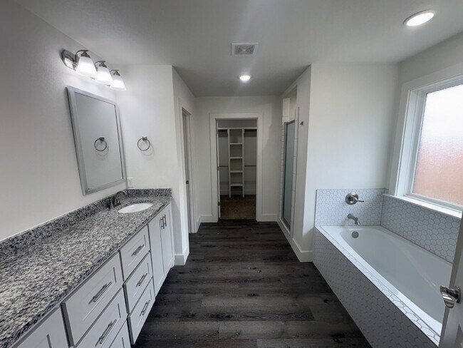 Building Photo - 405 Ranger St