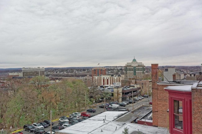 Building Photo - 29 Elk St