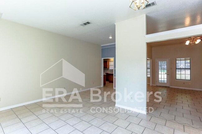 Building Photo - 800 Silver Creek Dr