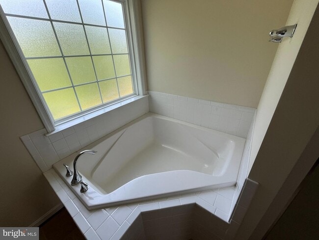Building Photo - 47 Summerfield Ln