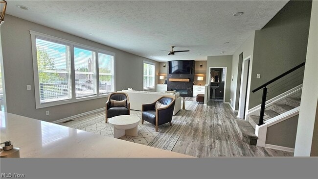 Building Photo - 9337 Ellis Way