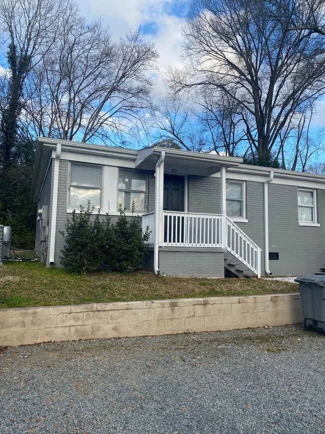 Primary Photo - 2Bed/1Ba Duplex close to Downtown Concord ...