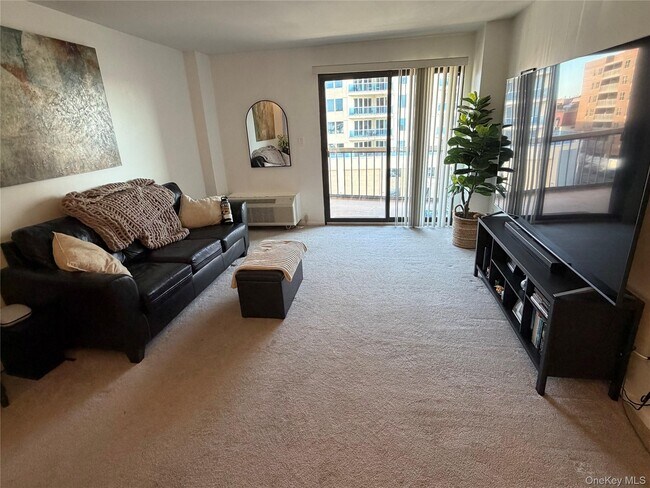 Building Photo - 360 Shore Rd