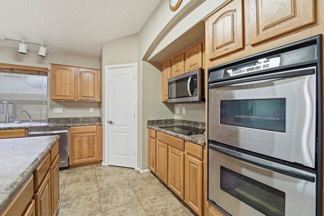 Building Photo - Maricopa Gem! 2,130 SF, Large Kitchen, AZ Room + Golf Course Living